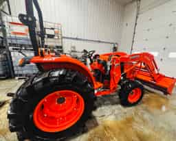 2013 KUBOTA L4600HST w/ LOADER