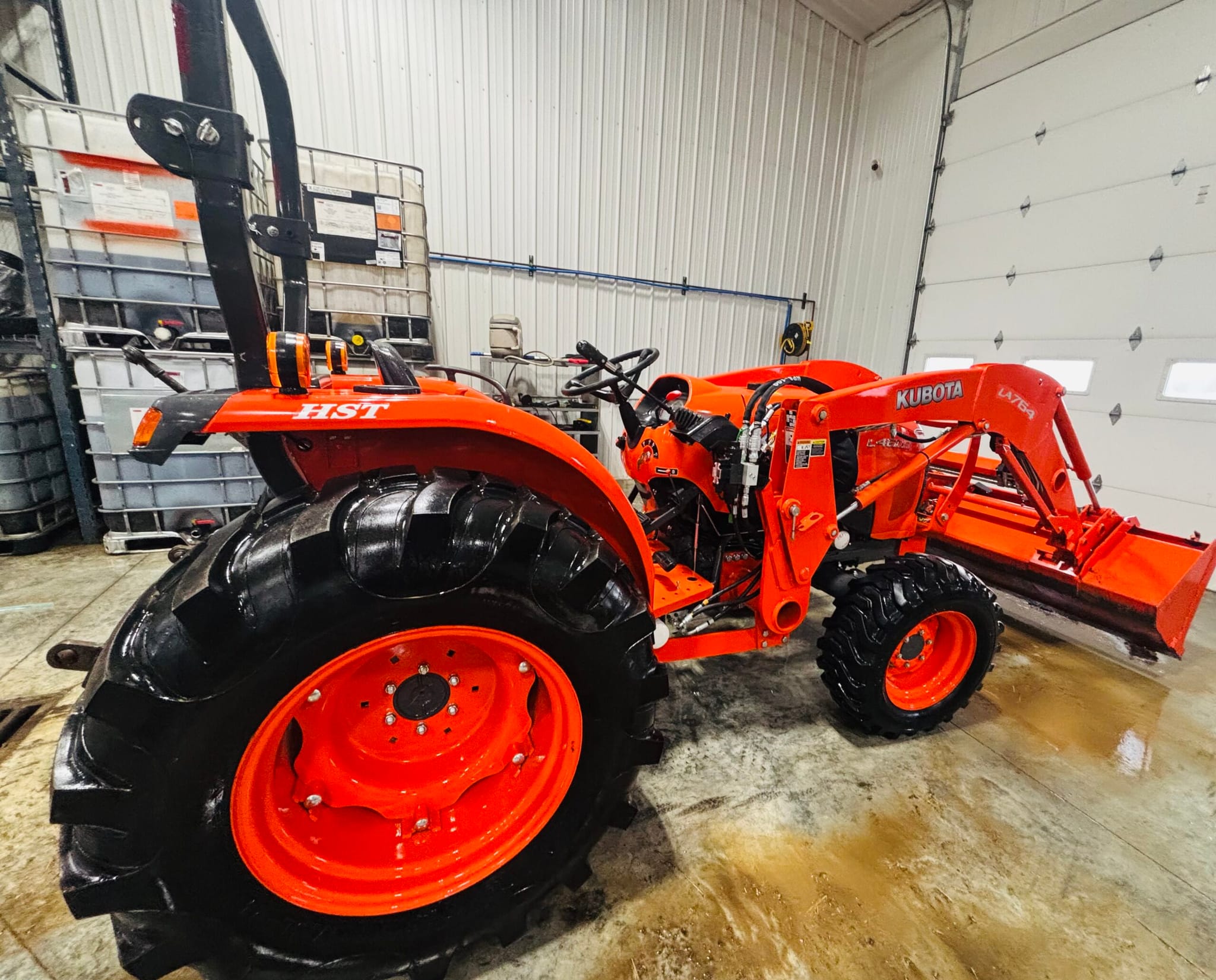 2013 KUBOTA L4600HST w/ LOADER